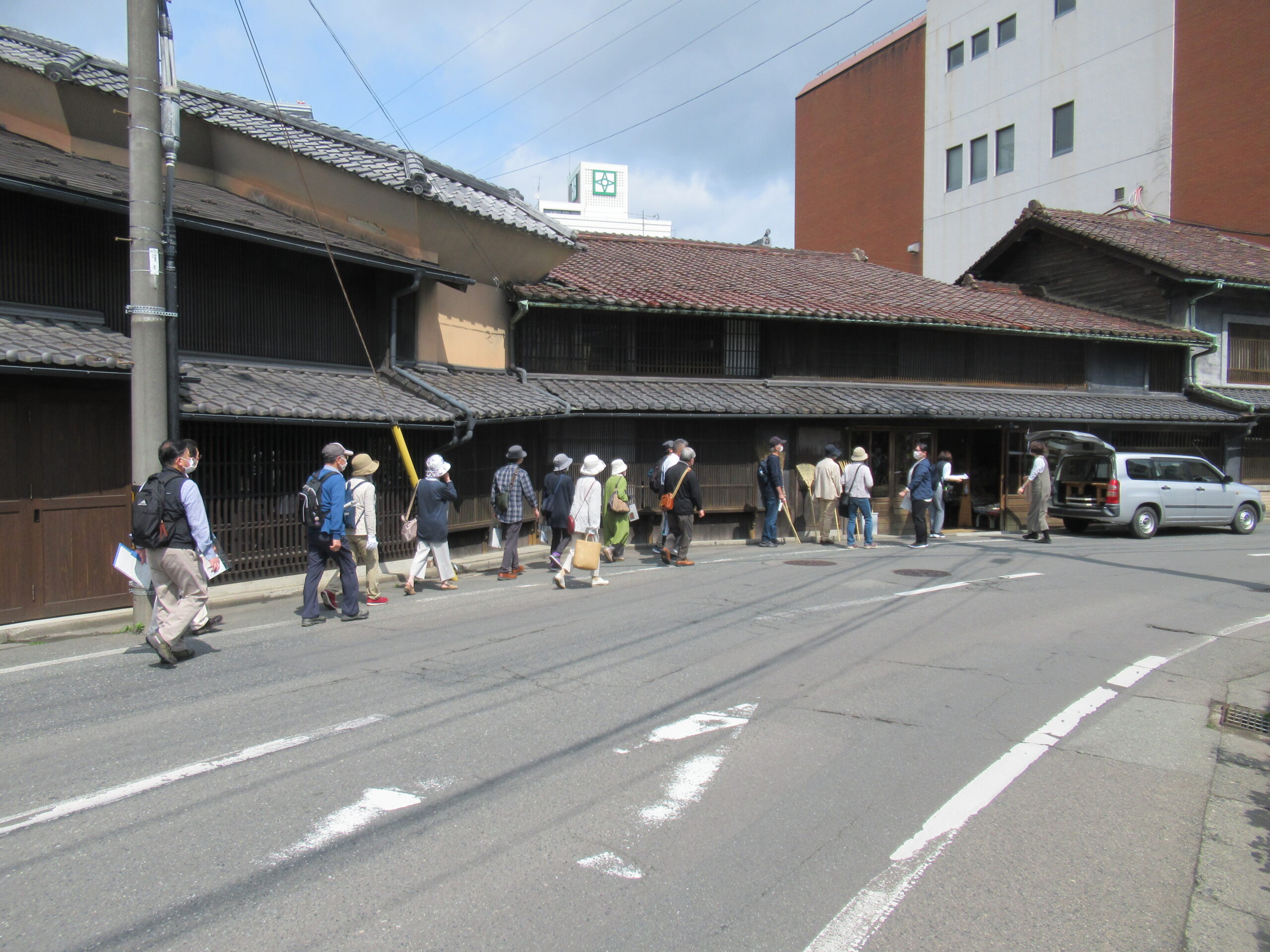 令和5年度「先人ゆかりの町めぐり『紺屋町かいわい』」のようす